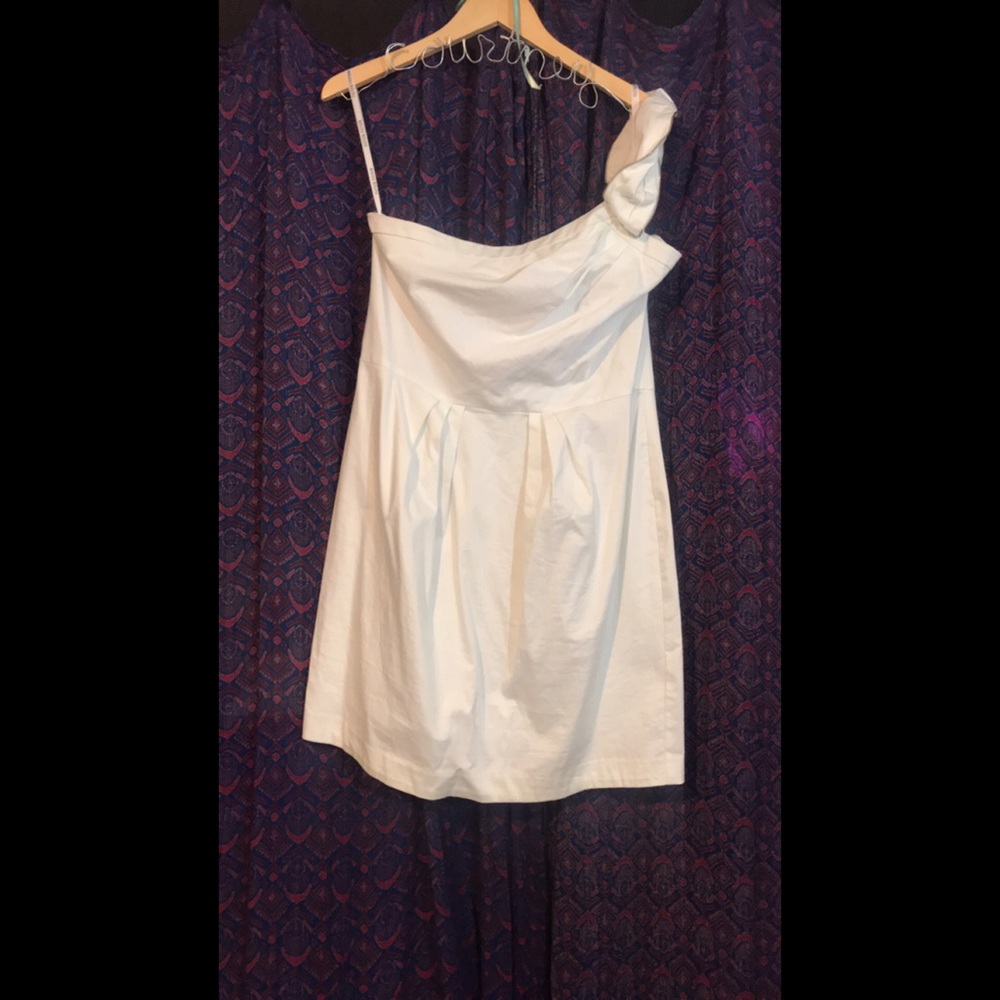 Bisou Bisou White One-shoulder dress